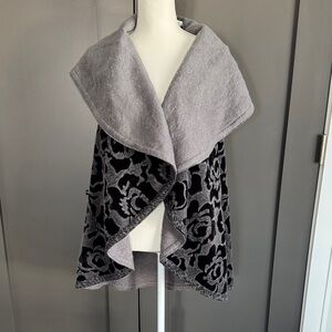 Anthropology Hazel Gray and Black Floral Women's Wool Poncho Sz S